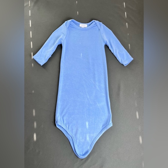 Angel Dear Bamboo Knotted
Gown size 0-3 Months - Picture 2 of 9